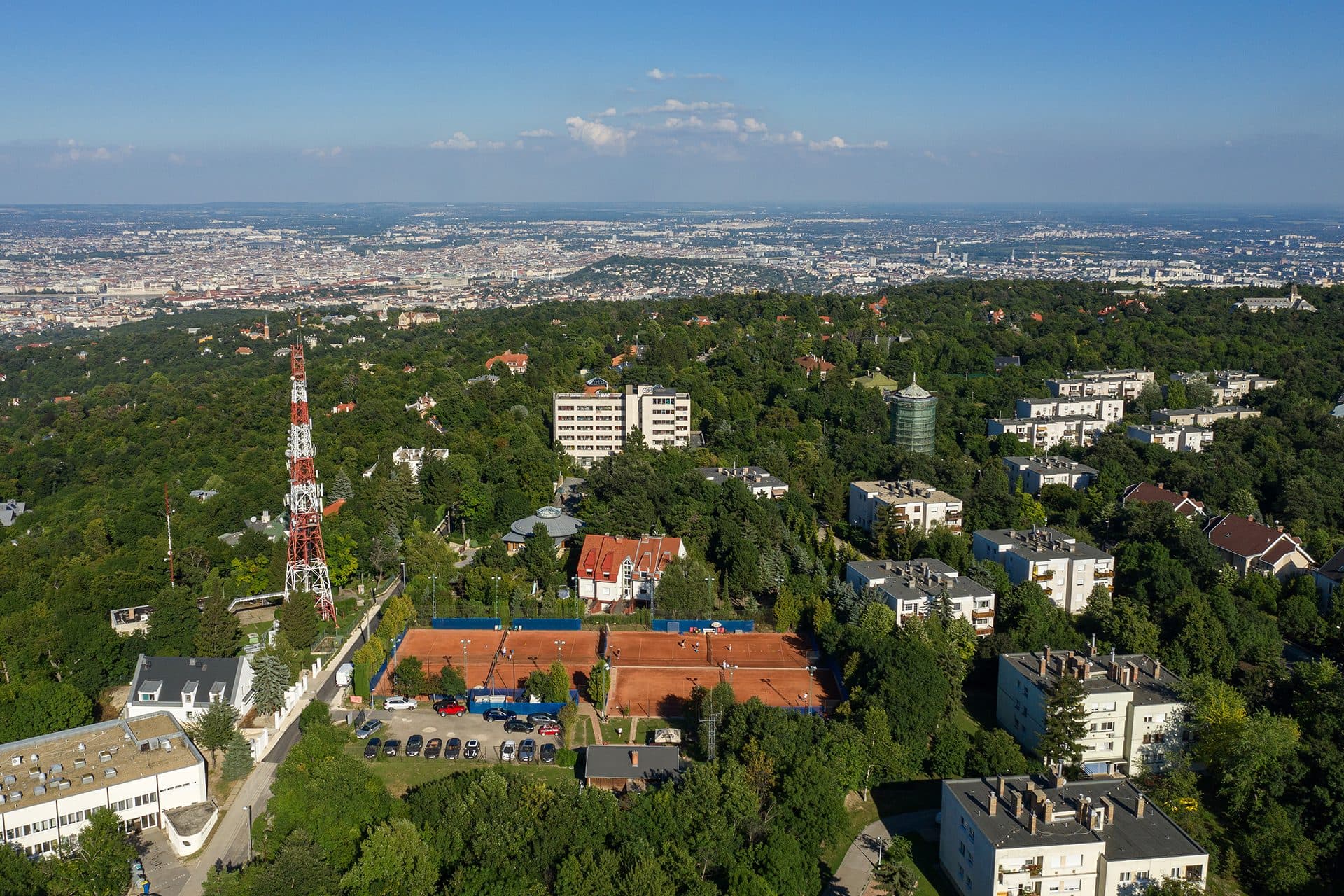 Kilátás a pályák fölül Budapestre